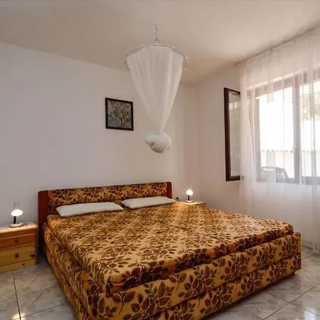 Apartment In Pula 17 *