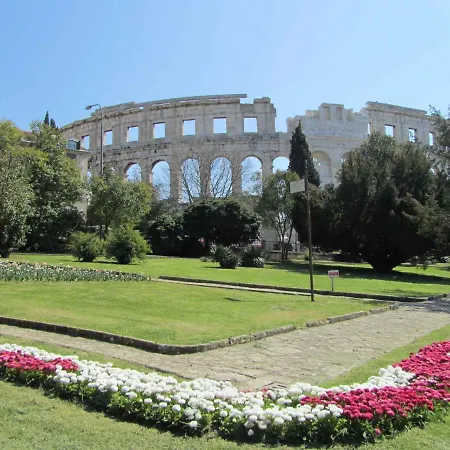In Pula 17 * Veruda