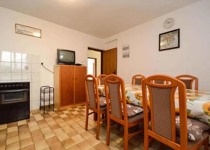 Apartment In 17 Pula