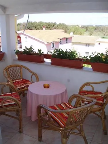 Apartment In 17 Pula