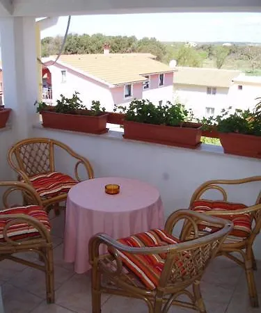 Apartament In 17 Pula