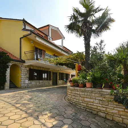 In Pula/istrien 17325 Apartment *