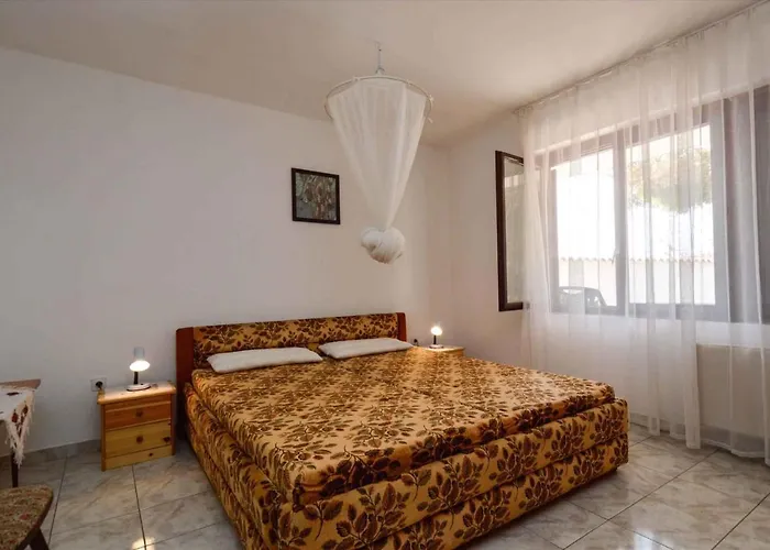 Appartement In 17 *